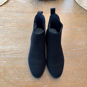 Pre-worn MINT Rothy’s Women's Onyx Black Merino Wool ankle boots. Size: 6.5